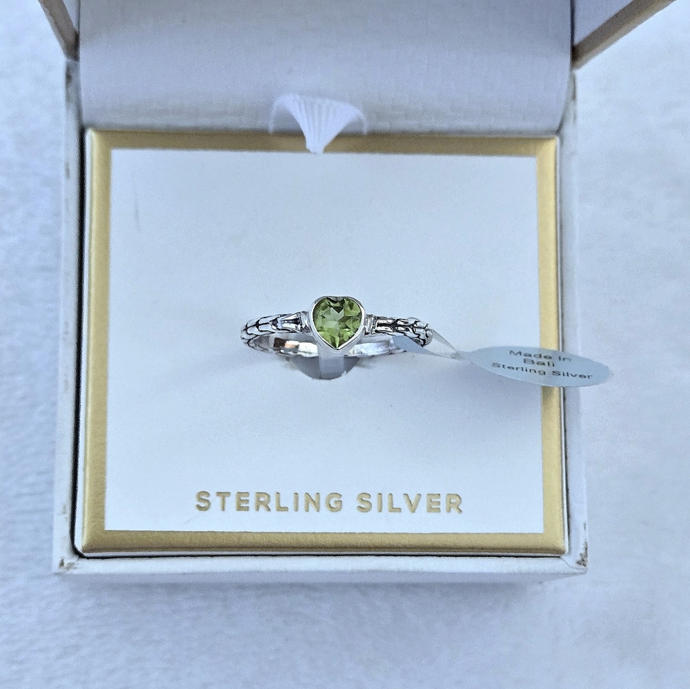 Annika Witt Dainty Peridot Heart💚 Ring💍 - NIB - Picture 9 of 16